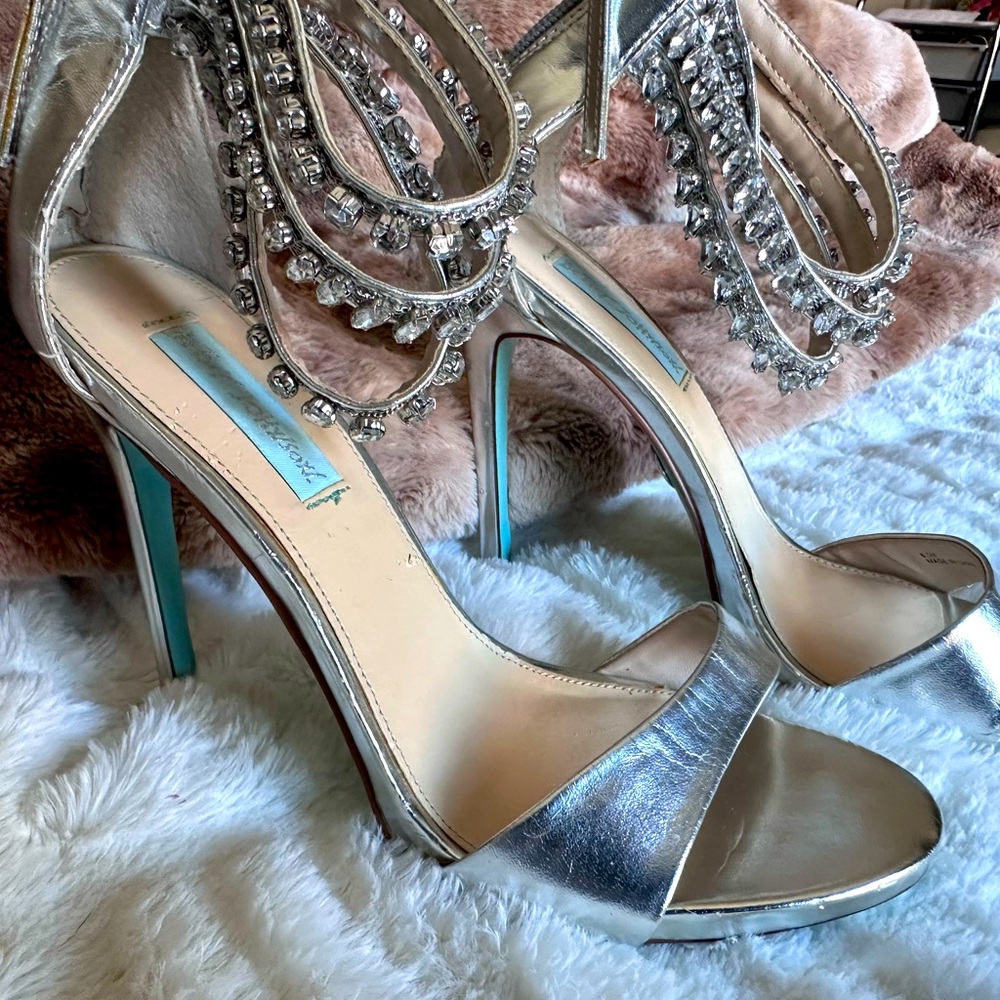 Betsy Johnson BRAND NEW women’s 8 1/2 heels for Valentine's Day!